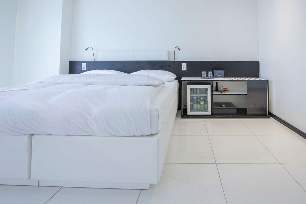 Residence Thessoni Home Zurich -Self Checkin -No Restaurants-Short&Longstay Regensdorf Rom bilde